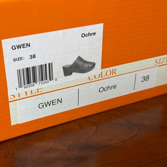 Mz. Moo Leather ladies mules - Picture 6 of 7